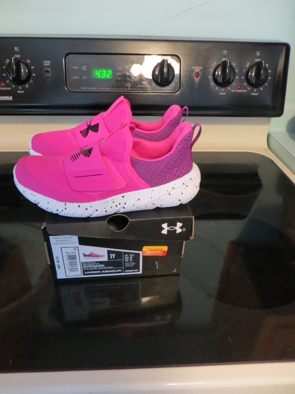 Girl's Under Armour GPS Flash Spkl Sneakers - Picture 3 of 5